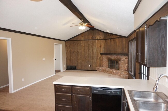 Building Photo - 7231 Elmbrook Dr