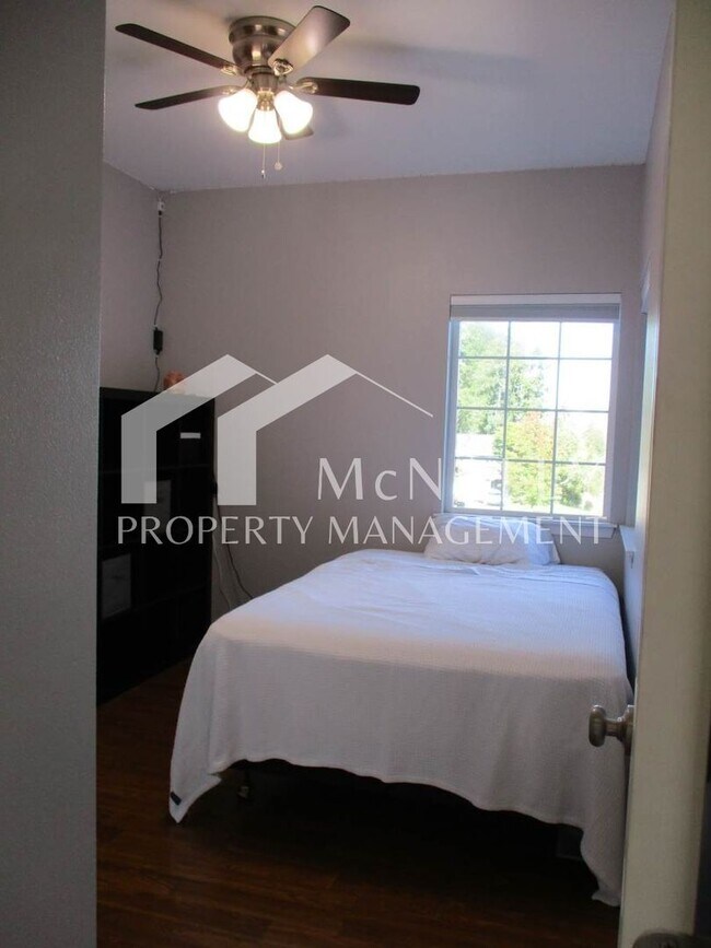 Building Photo - Modern 3-Bedroom, 2.5 Bath Home in a Point Richmond Ridge Cul-de-Sac