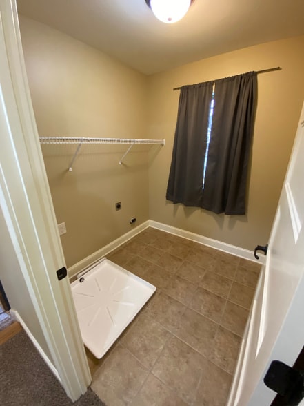 Building Photo - 660 Richards Dr