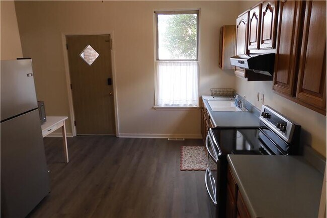 Building Photo - 203 Boone St