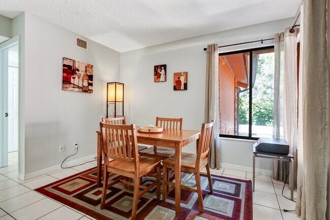 Building Photo - ** PALM RIVER ** 2 BED / 2 BATH - CONDO - NORTH NAPLES - TURNKEY - ANNUAL OR SHORT TERM RENTAL