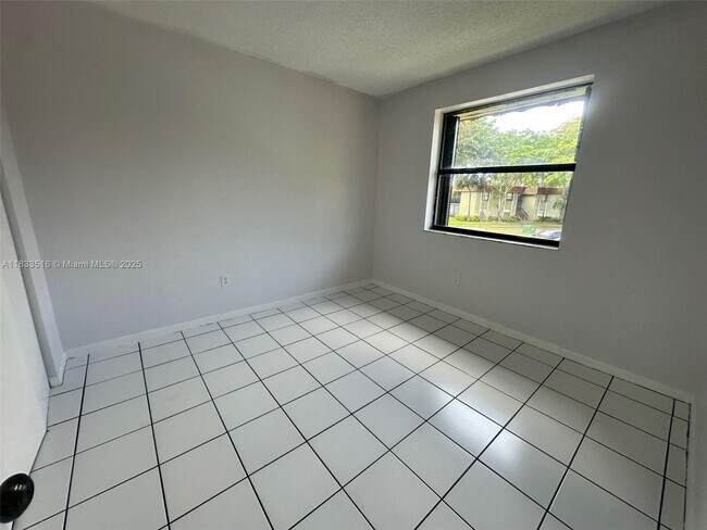 Building Photo - 9808 Hammocks Blvd
