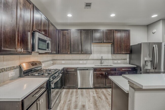 Building Photo - 6006 Lovage Ave