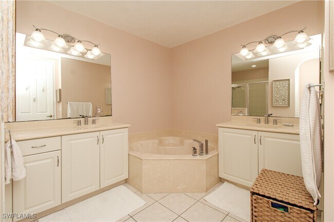 Building Photo - 1355 Mariposa Cir