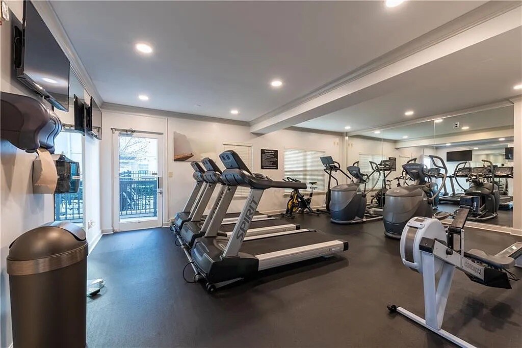 Building Photo - Room in Condo on Peachtree Walk NE