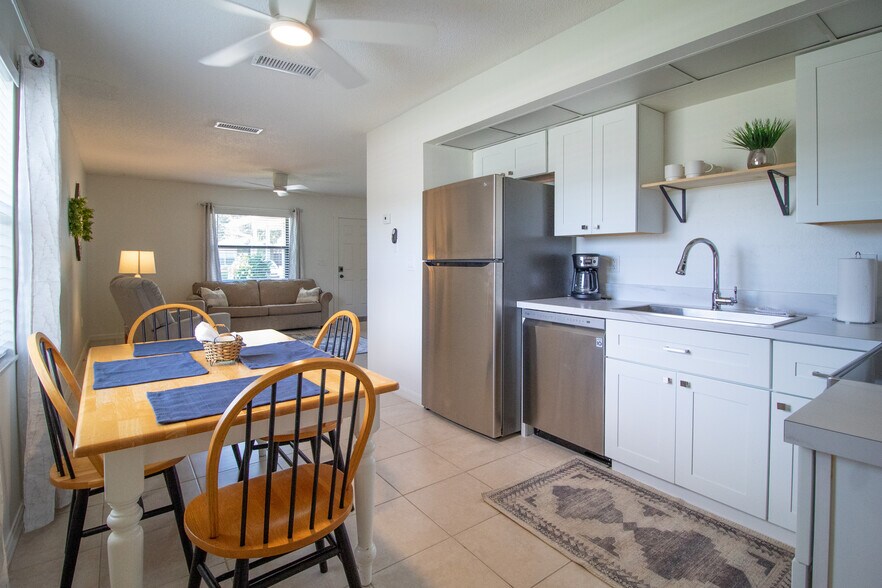 Building Photo - 4611 S School Ave