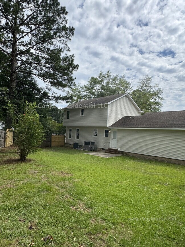 Building Photo - 6556 Rhemish Dr