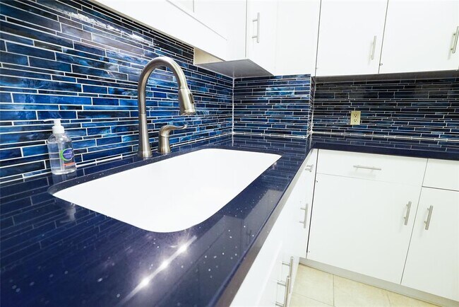 Building Photo - 15 Greenway Plaza