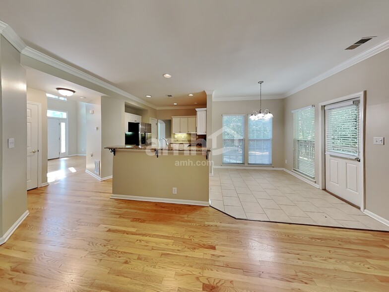 Building Photo - 8934 Tartan Ridge Dr