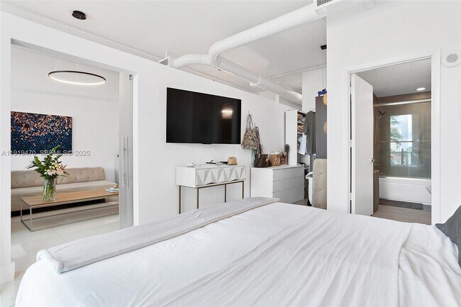 Building Photo - 3029 NE 188th St