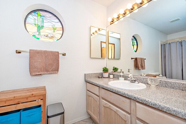 Building Photo - Spacious 2-Bedroom Home with Room to Roam ...