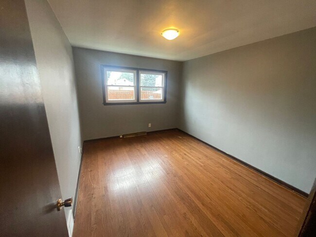 Interior Photo - 5009-5017 S Lake Dr 12 unit