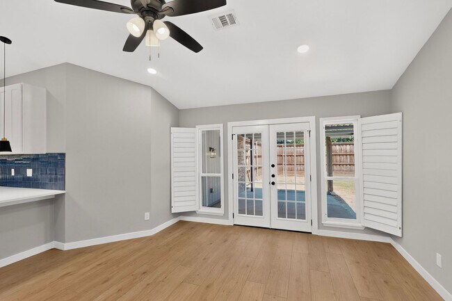 Building Photo - 4420 Seville Ln