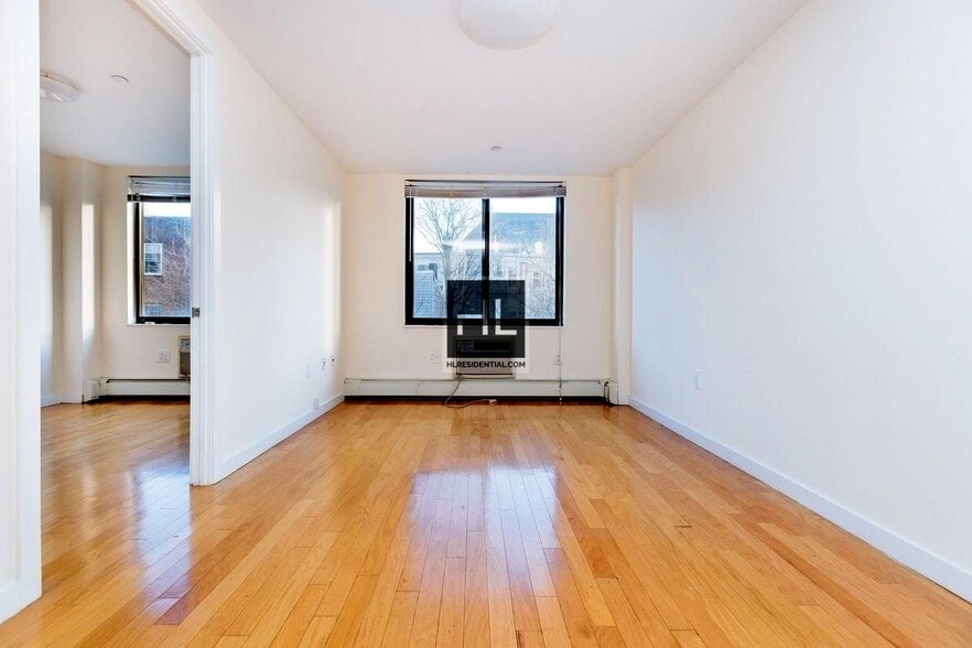 Primary Photo - METROPOLITAN AVENUE