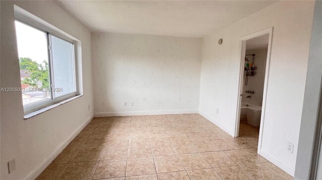 Building Photo - 984 W 40th St