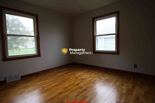 Building Photo - Nice Location near Playmore Park