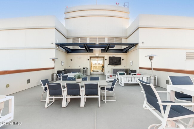 Building Photo - 2211 E Camelback Rd