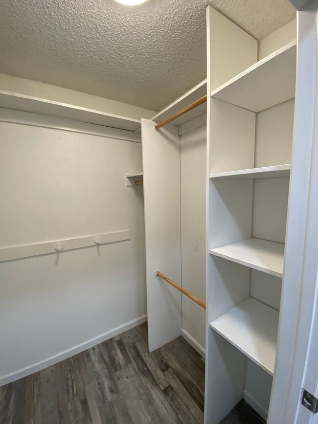 Building Photo - Newley Remodeled 3 BD 2 BA house on corner...