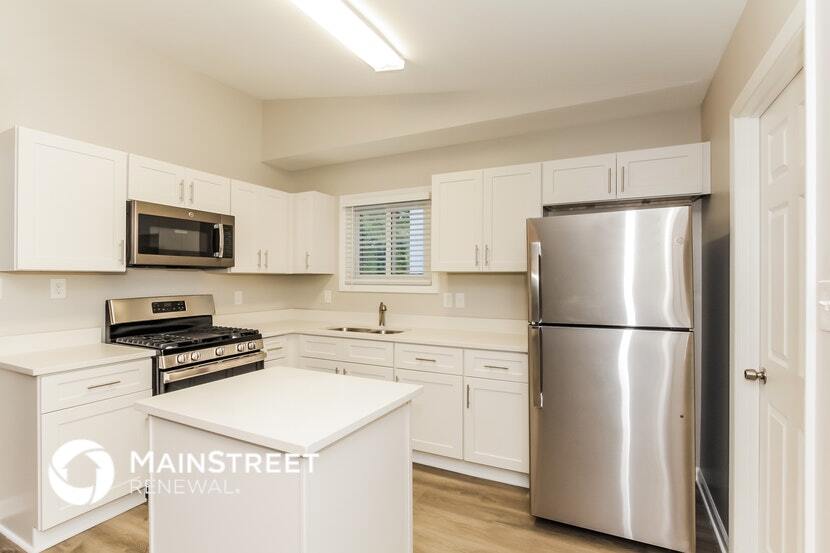 Building Photo - 2028 Knickerbocker Dr