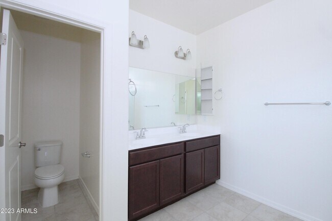 Building Photo - 1126 E Westwood Dr
