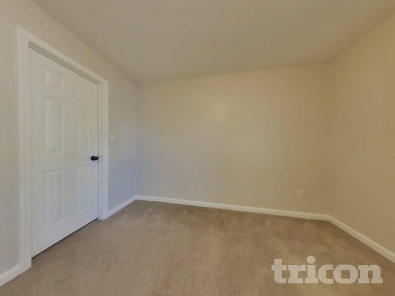 Building Photo - 1017 Chatsworth Ln