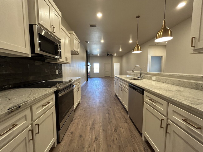 Building Photo - Brand New Duplex in Frenship East!