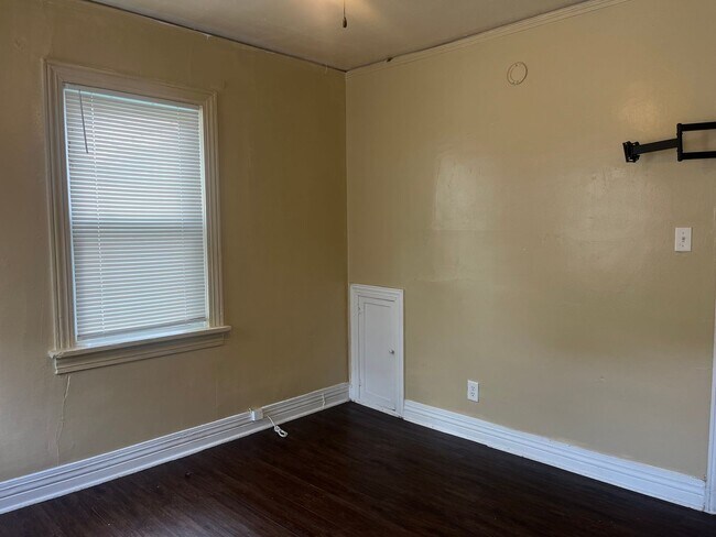 Building Photo - Charming 1 bed 1 bath 1930's bungalow in Midtown!