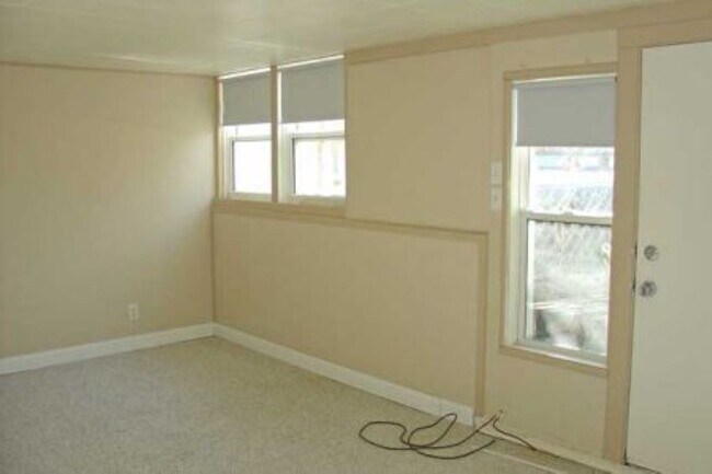 Building Photo - 714 Alderson Ave