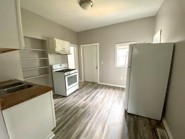 Building Photo - 434 Crawford St SE