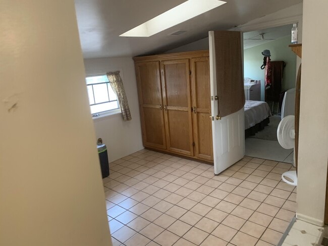 Building Photo - 711 Downing Way
