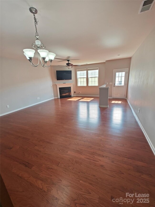 Building Photo - 8230 Viewpoint Lane