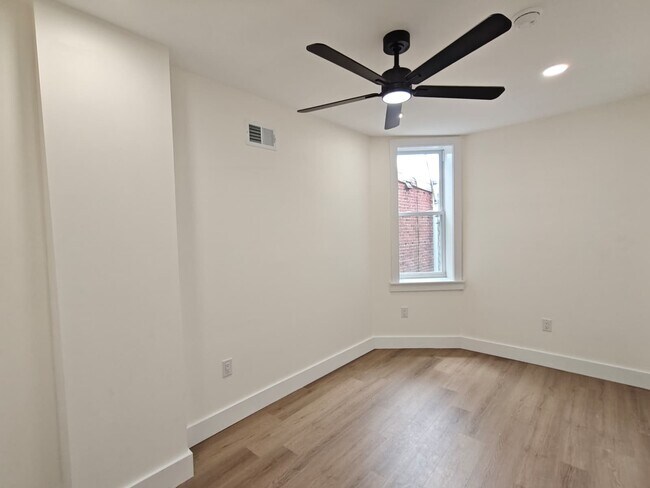 Building Photo - 1716 N Edgewood-