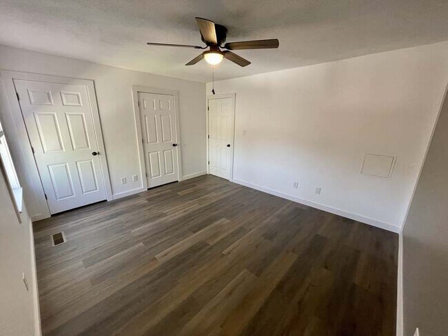 Building Photo - 1642 Hillwood Dr