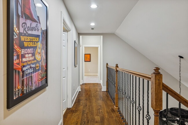 Building Photo - 594 Lake Haven Dr