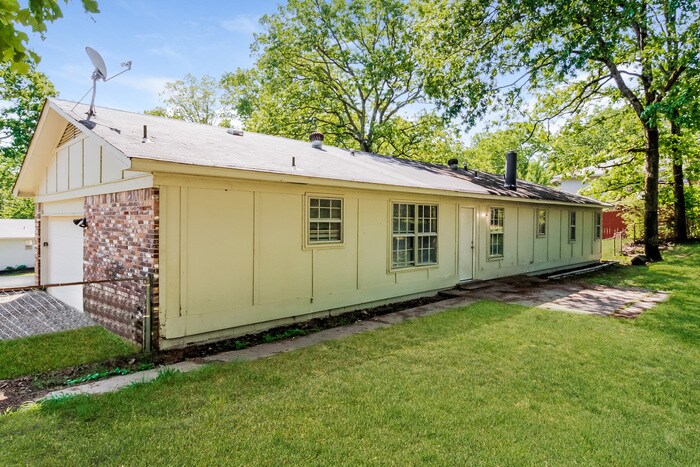 Building Photo - 204 Corkwood Dr