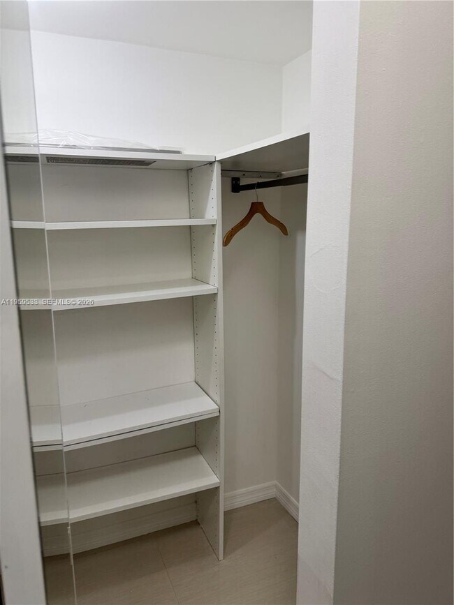 Building Photo - 2821 N Miami Beach Blvd