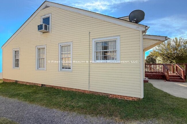 Building Photo - 2026 Ashley Rd