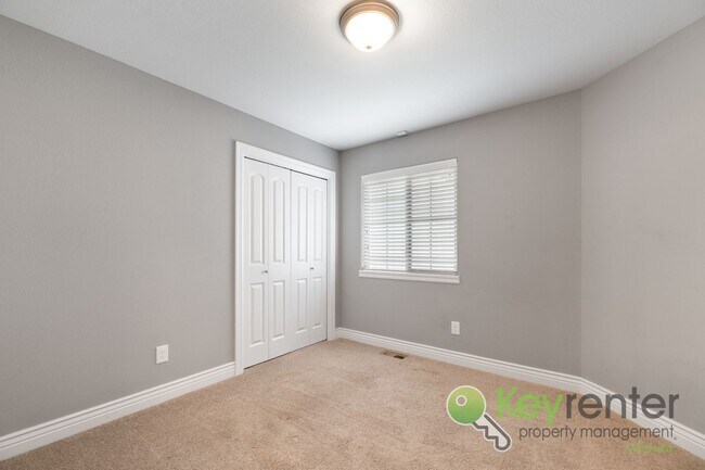 Building Photo - 2401-2403 E Coolwater St Duplex