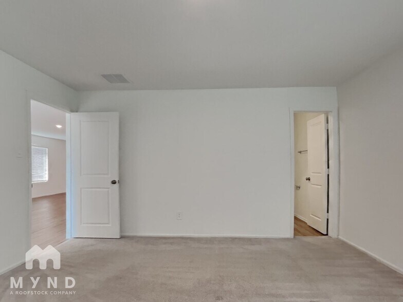 Building Photo - 2842 Via Augusta Dr