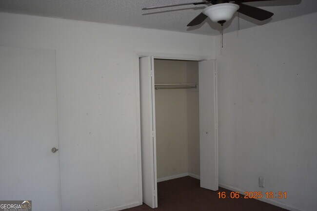 Building Photo - 4934 Log Cabin Dr