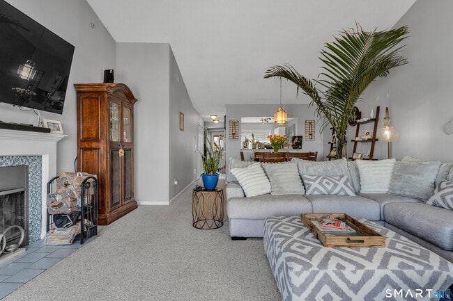 Building Photo - 5 Mansfield Grove Rd