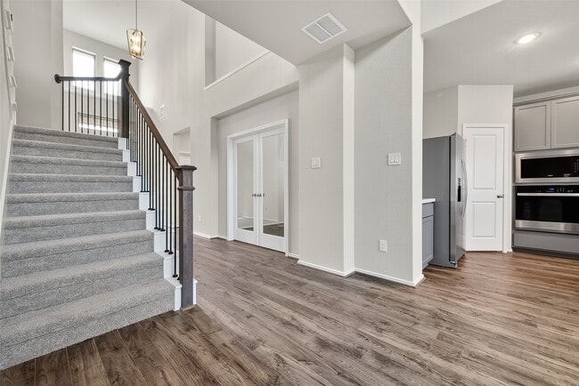 Building Photo - 411 Sunlit Vly Cir