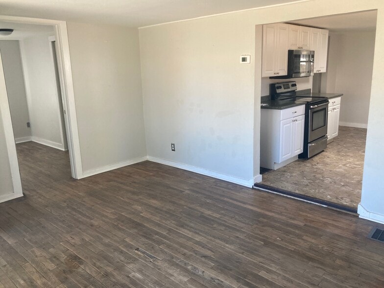 Building Photo - 1503 Rood Ave