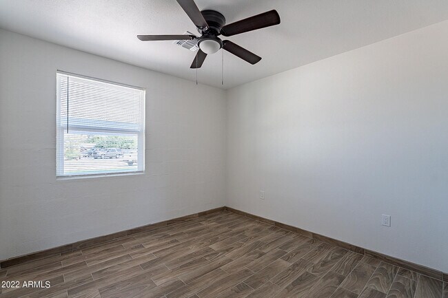 Building Photo - 37 E El Parque Dr