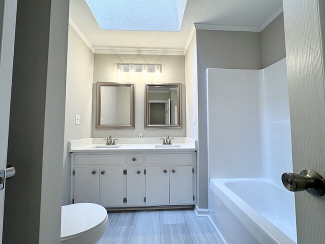 Building Photo - 3900-3AA4 Sterling Pointe Dr