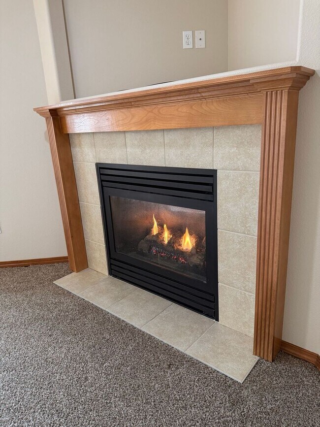 Building Photo - Beautiful 4 Bedroom in the Hidden Lake Community!