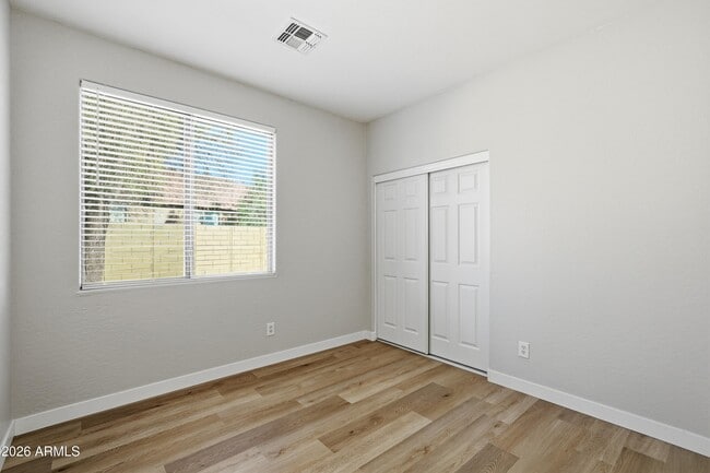 Building Photo - 1711 W Twain Ct