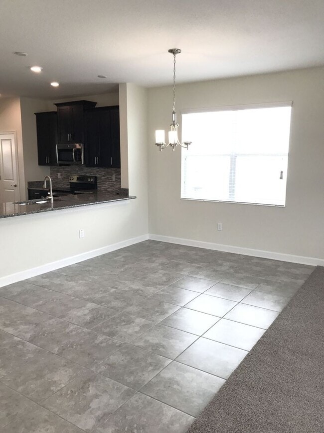 Building Photo - Newer 3/2.5ba Home at The Oaks in Moss Park with FREE Internet, Cable and Phone