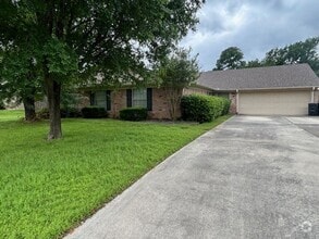 Building Photo - Spacious Midway ISD Home
