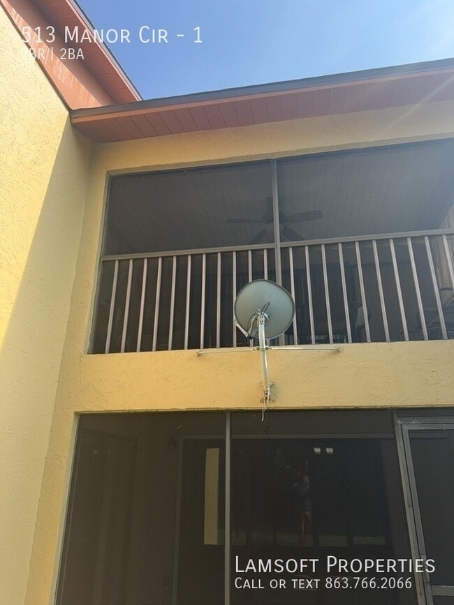 Building Photo - 513 Manor Cir